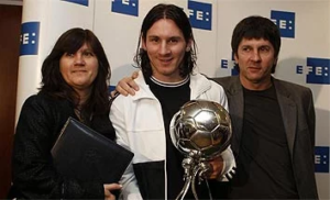 Lionel Messi with his parents