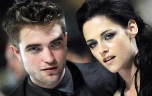 Robert Pattinson with Kristen Stewart