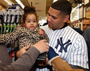 Gary Sánchez with his kid