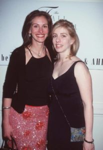 Julia Roberts with her sister Lisa