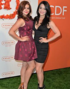 Ariel Winter with her sister