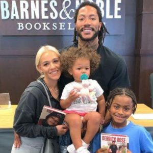 Alaina Anderson with her husband & kids