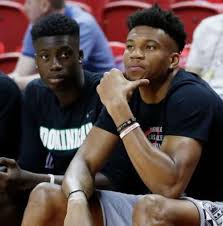 Giannis Antetokounmpo with his brother Francis