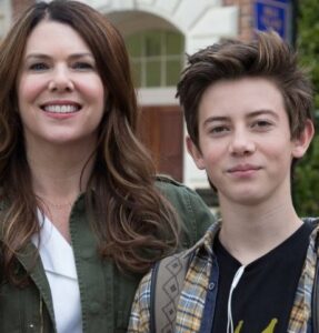 Griffin Gluck with his mother