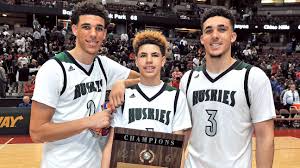 LaMelo Ball with his brothers