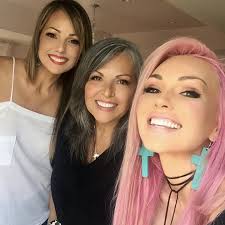 Kandee Johnson with her mother & sister