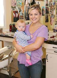 Kirsten Storms with her daughter