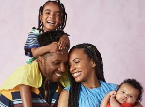 Leslie Odom Jr. with his wife & kids