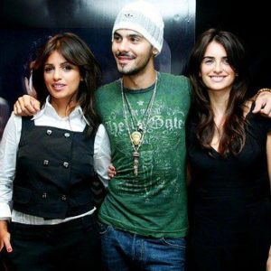 Penelope Cruz with her brother & sister