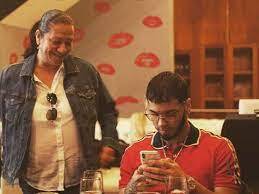 Anuel AA with his mother