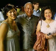 Priscilla Chan with her parents