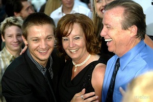 Jeremy Renner with his parents