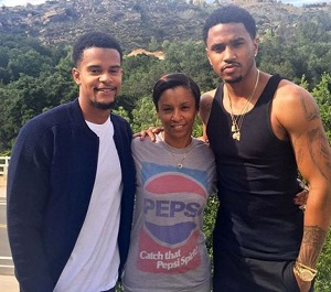 Trey Songz with his mother & brother