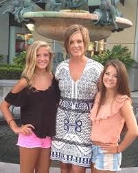 Brooke Hyland with her mother & sister