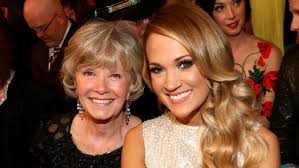 Carrie Underwood with her mother
