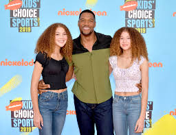 Michael Strahan with his twins daughters