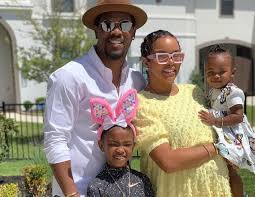Tommicus Walker with his wife & daughter