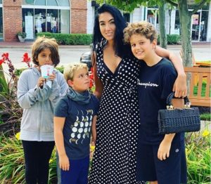 Gisele Barreto Fetterman with her kids