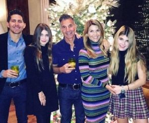Olivia Jade Giannulli with her family