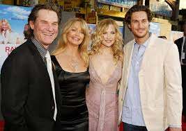 Kate Hudson with her family