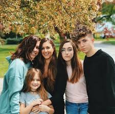 Jack Avery with his mother & sisters