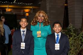 Joe Shoen with her sons