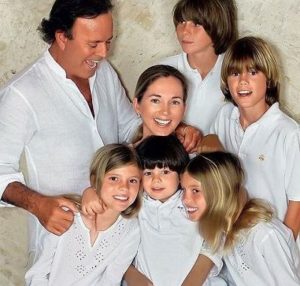 Miranda Rijnsburger with her husband & children