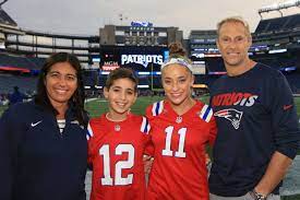 Brynn Cartelli with her family