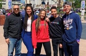 Nia Sioux with her family