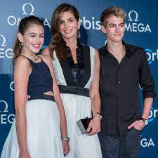 Cindy Crawford with her children