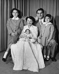 Marlo Thomas with her family