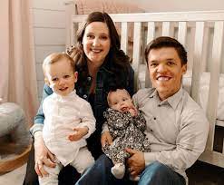 Zachary Roloff with his wife & kids