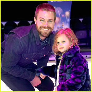 Stephen Amell with his daughter