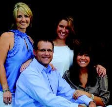 Gus Malzahn with his wife & daughters