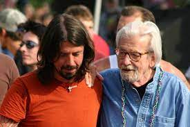 Dave Grohl with his father