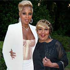 Mary J. Blige with her mother