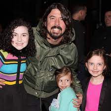 Dave Grohl with his daughters