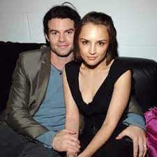 Rachael Leigh Cook with her husband