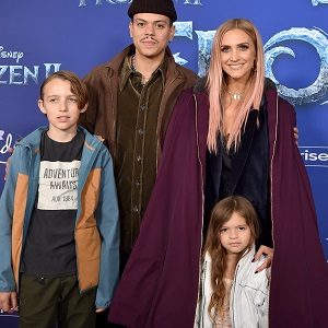 Evan Ross with his wife & kids
