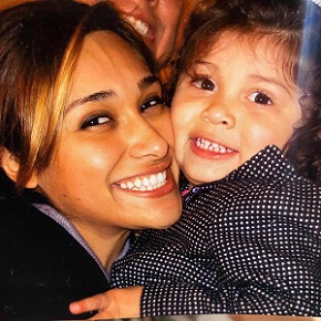 Mayra Wendolyne with her daughter